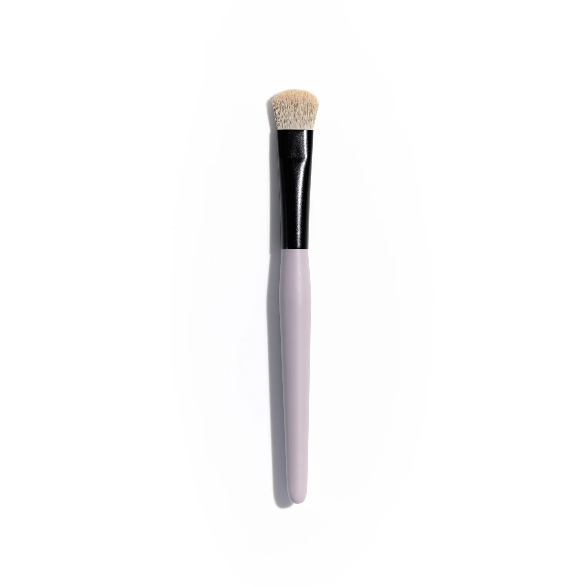 Jo Leversuch Flat Eyeshadow Brush – vegan precision brush for mono eyeshadow and lash line depth