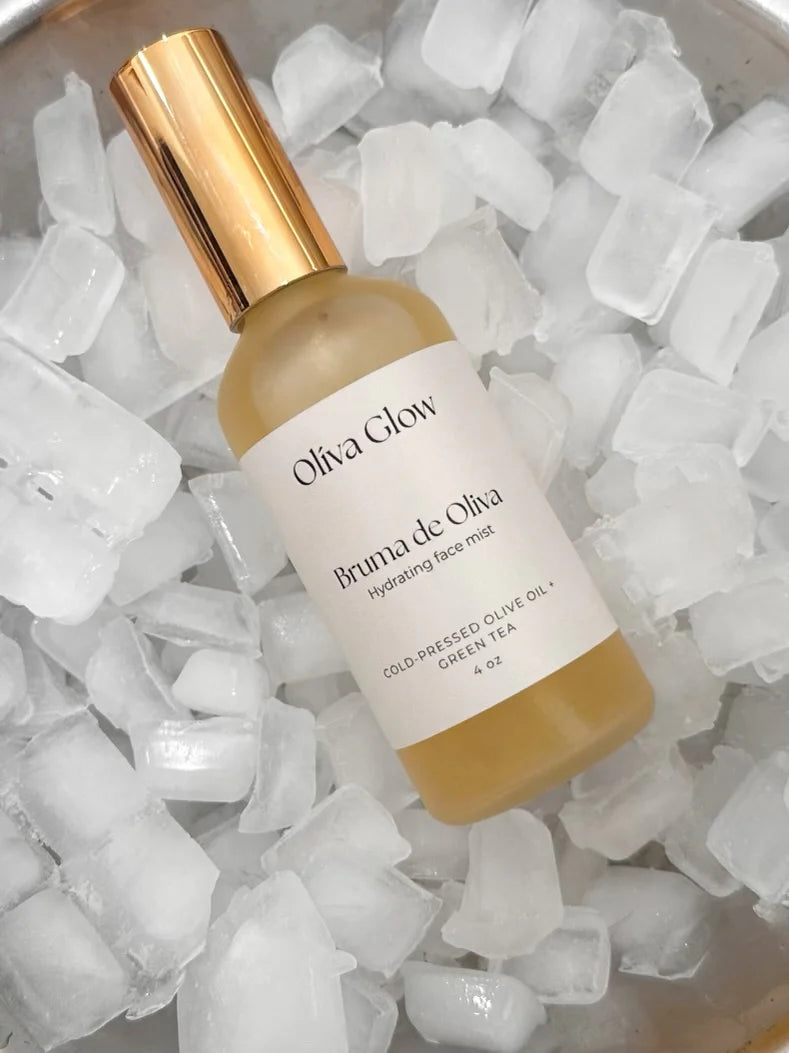 Olíva Glow Bruma de Oliva face mist with olive and green tea extract for hydrated, radiant skin.
