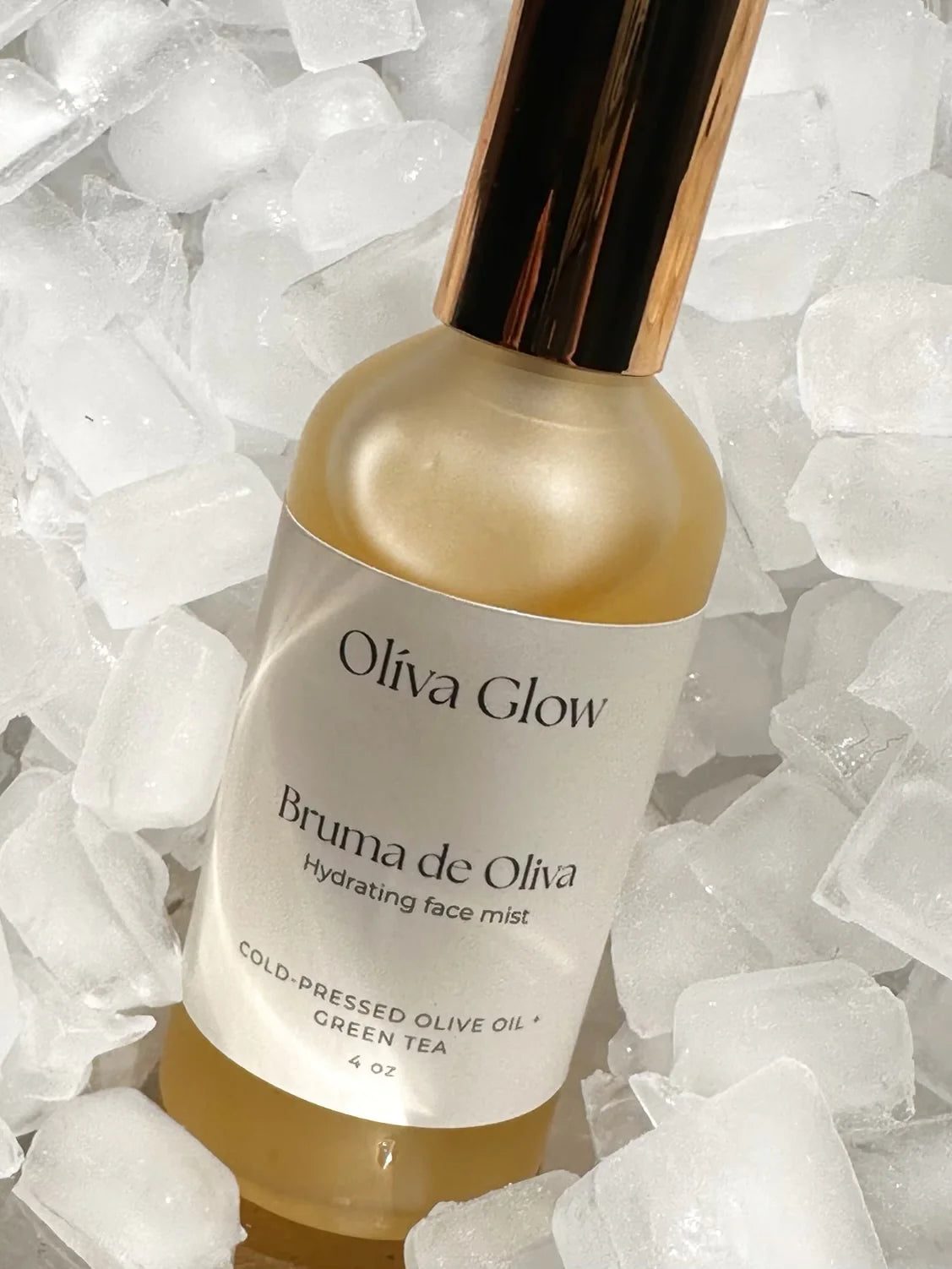 Olíva Glow Bruma de Oliva face mist with olive and green tea extract for hydrated, radiant skin.
