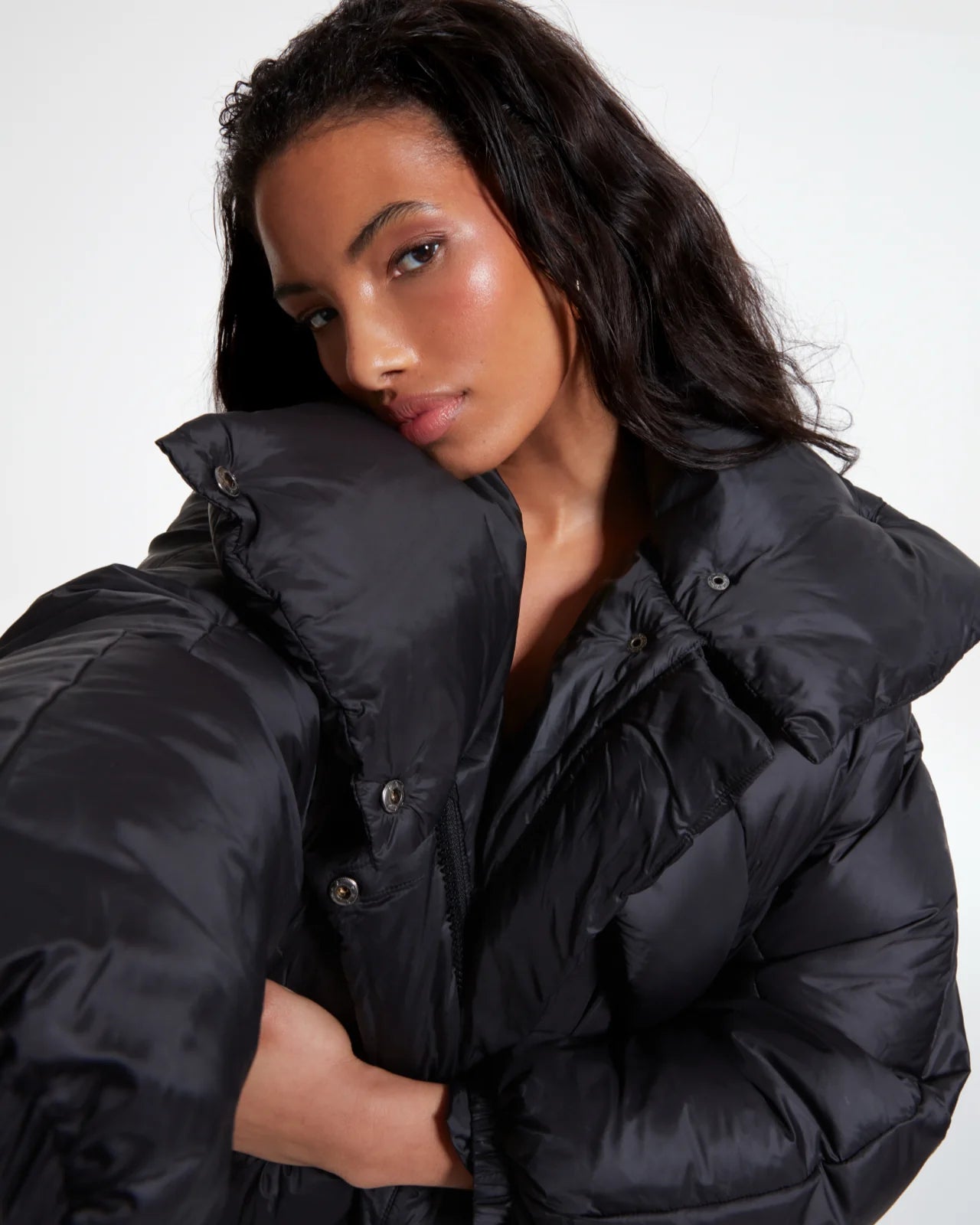 TSM Women’s Duvet Puffer Jacket in Ink Black – lightweight cropped outerwear with zipper and side pockets