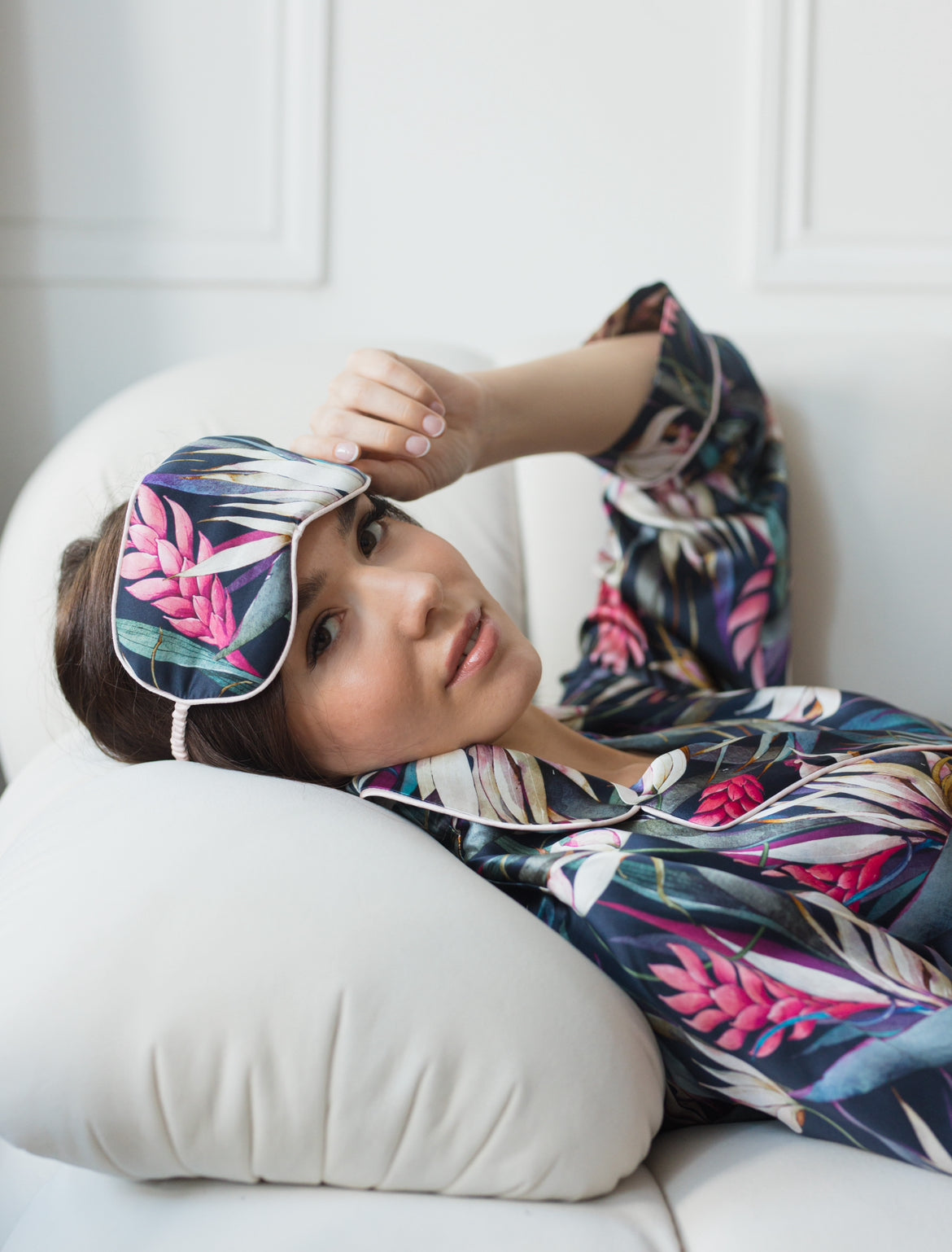 Atelier Noitē Jardim Botanico Silk Eye Mask — luxury mulberry silk sleep mask with tropical floral pattern