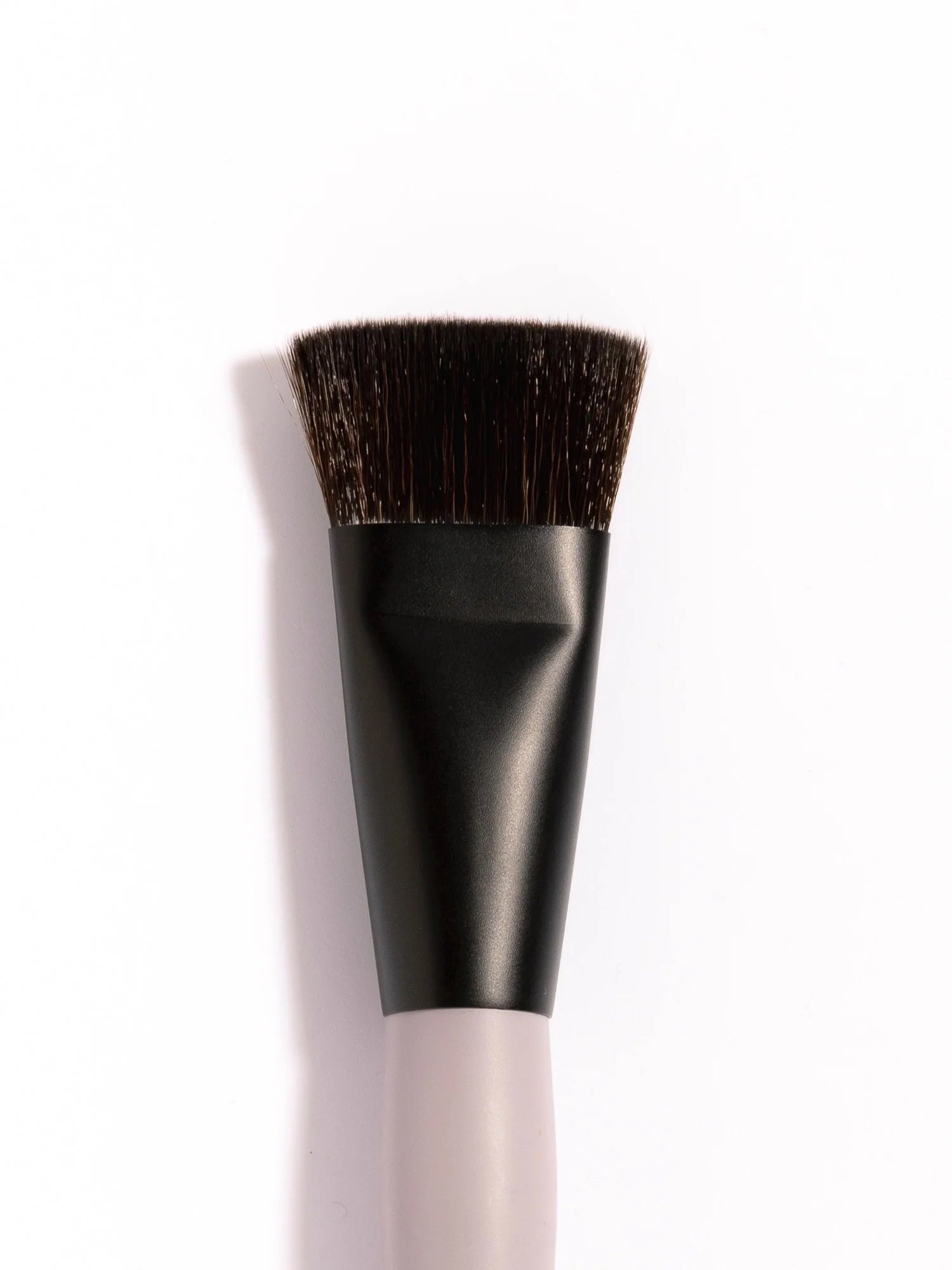Jo Leversuch Angled Brush – vegan contour and foundation brush for precise sculpting and blending