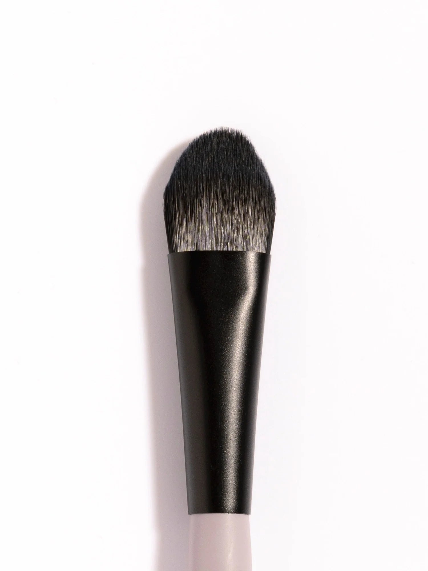 Jo Leversuch Detailed Brush – vegan precision brush for liquid concealer, blush, and skincare