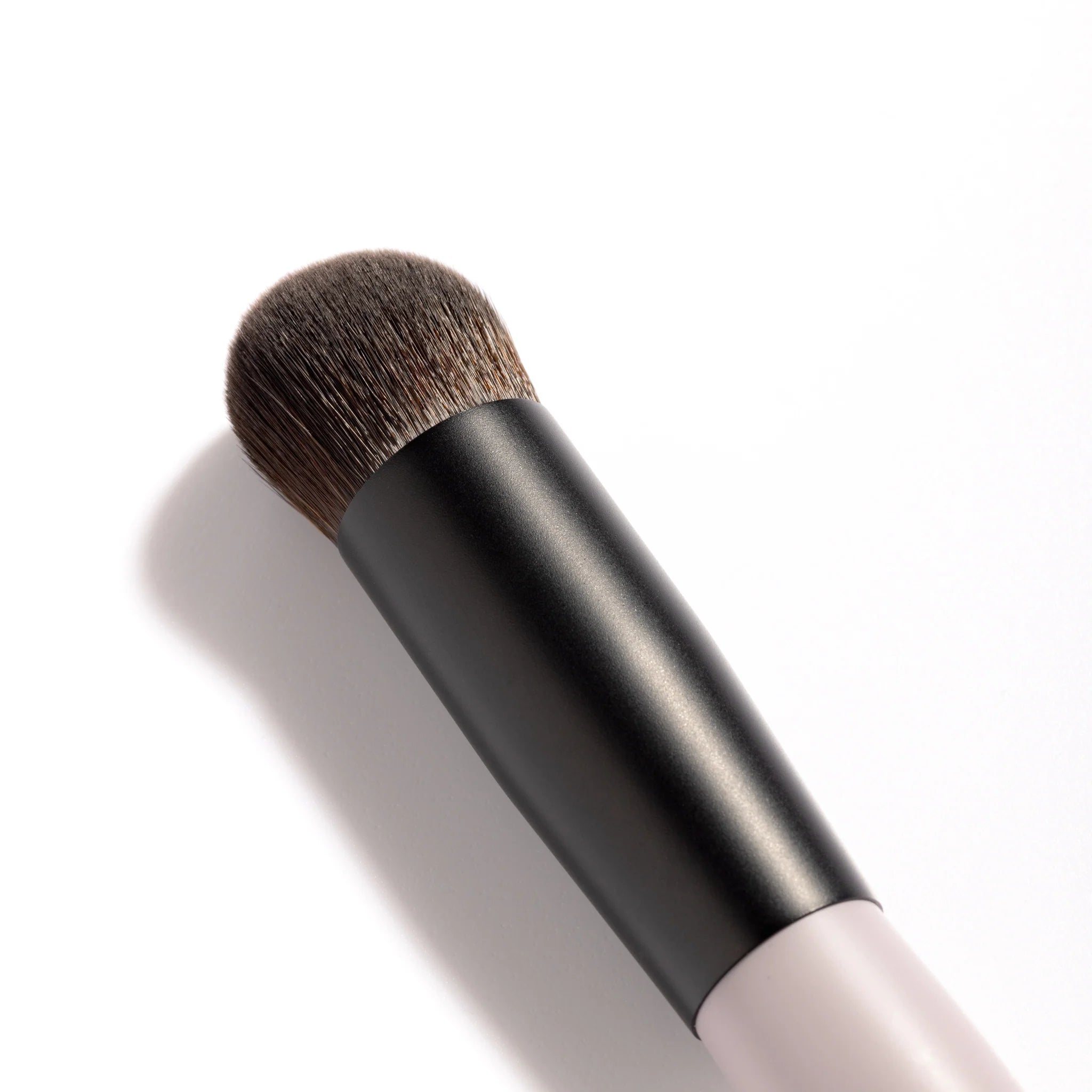 Jo Leversuch Dense Foundation Brush – vegan makeup brush for cream foundation and blush