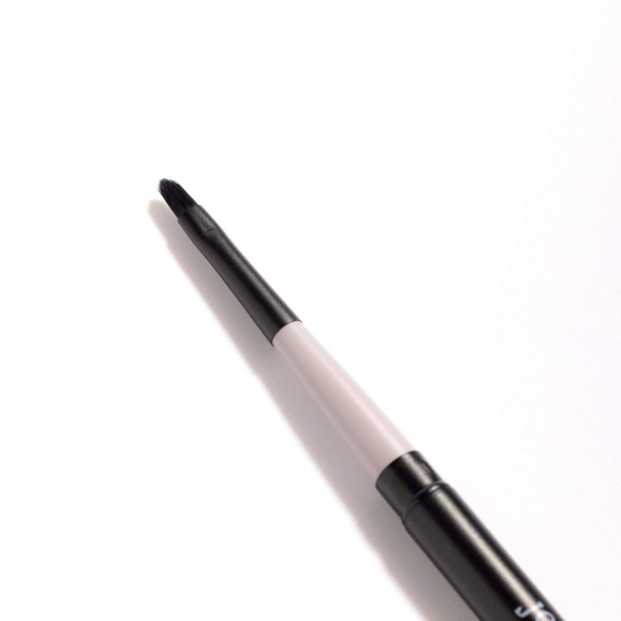 Jo Leversuch Fine Application Brush – vegan precision brush for lips, concealer and eyeliner