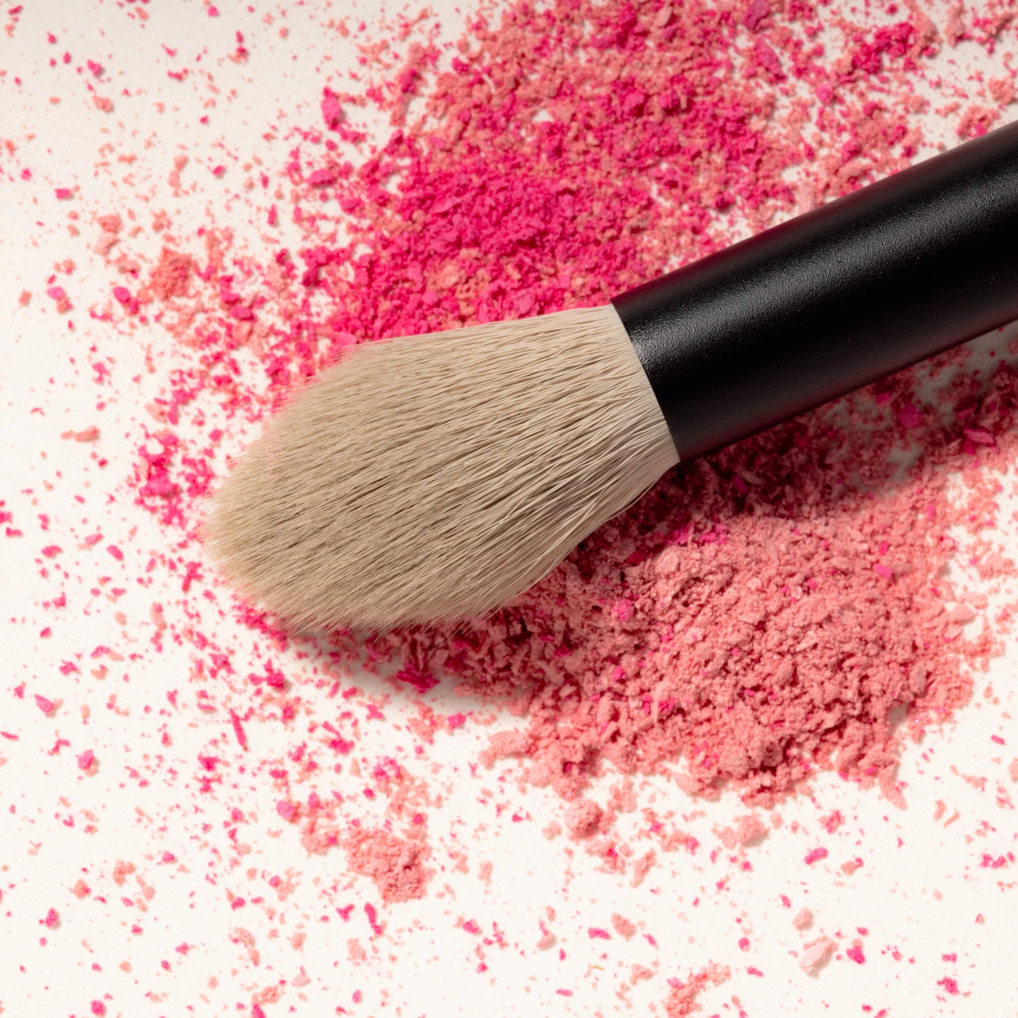 Jo Leversuch Multi Use Powder Brush – vegan, versatile makeup brush for powder, highlight, and eyeshadow