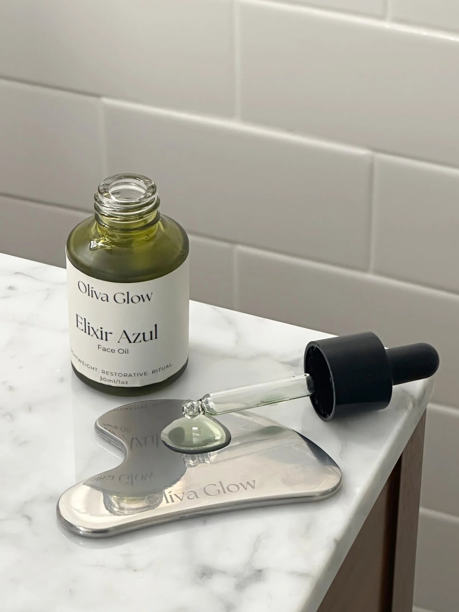 Olíva Glow Elixir Azul face oil with blue tansy and olive extract for calm, radiant, hydrated skin.