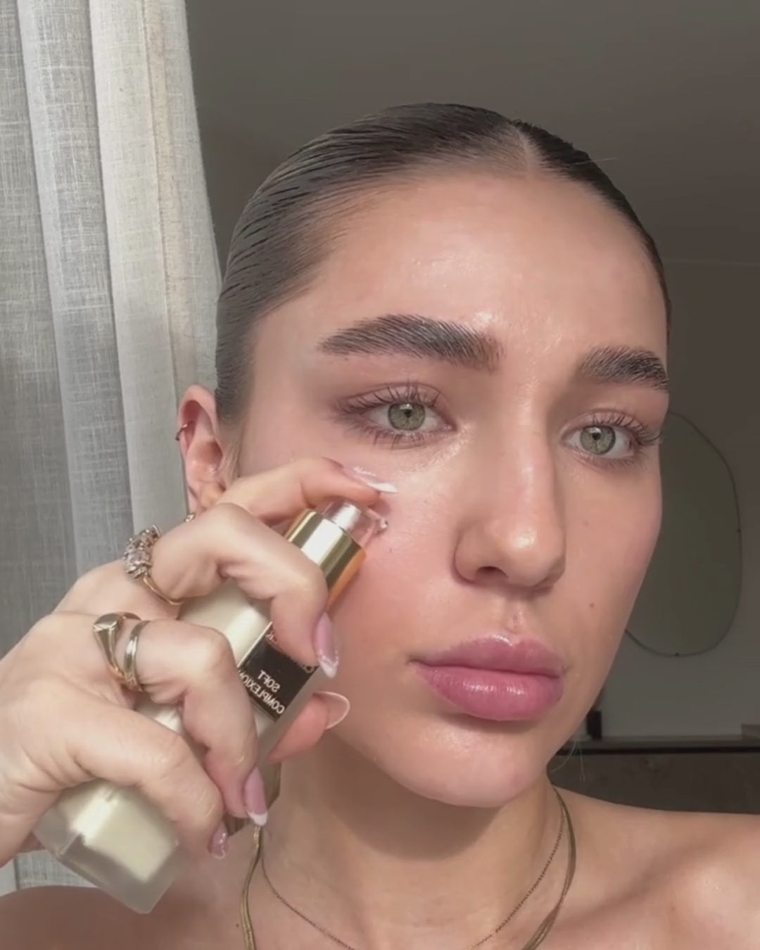 SOFT COMPLEXION™ Ultimate Recovering Night Cream with hydrating oils and antioxidants