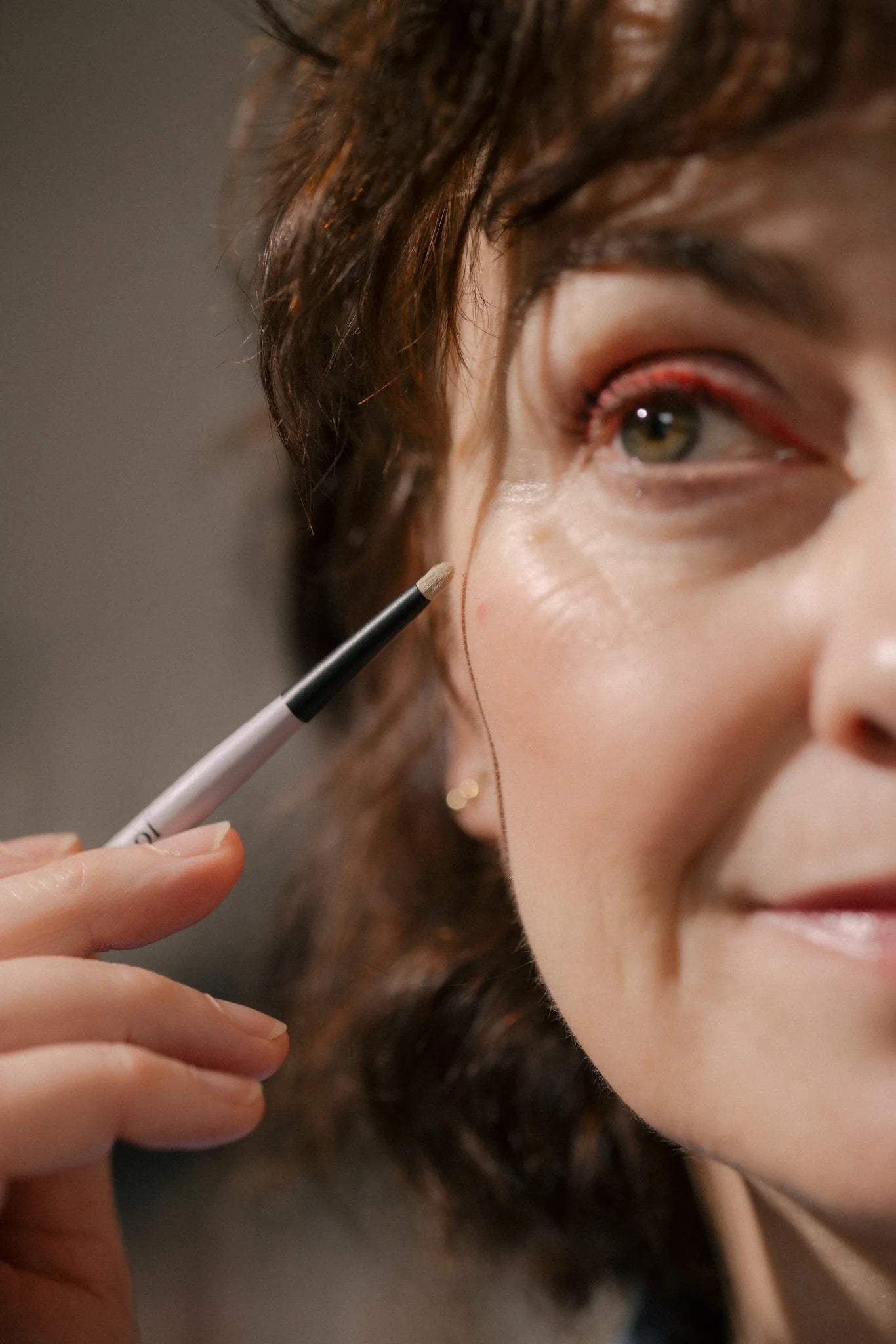 Jo Leversuch Corrector Brush – vegan precision concealer brush for blemishes and dark spots