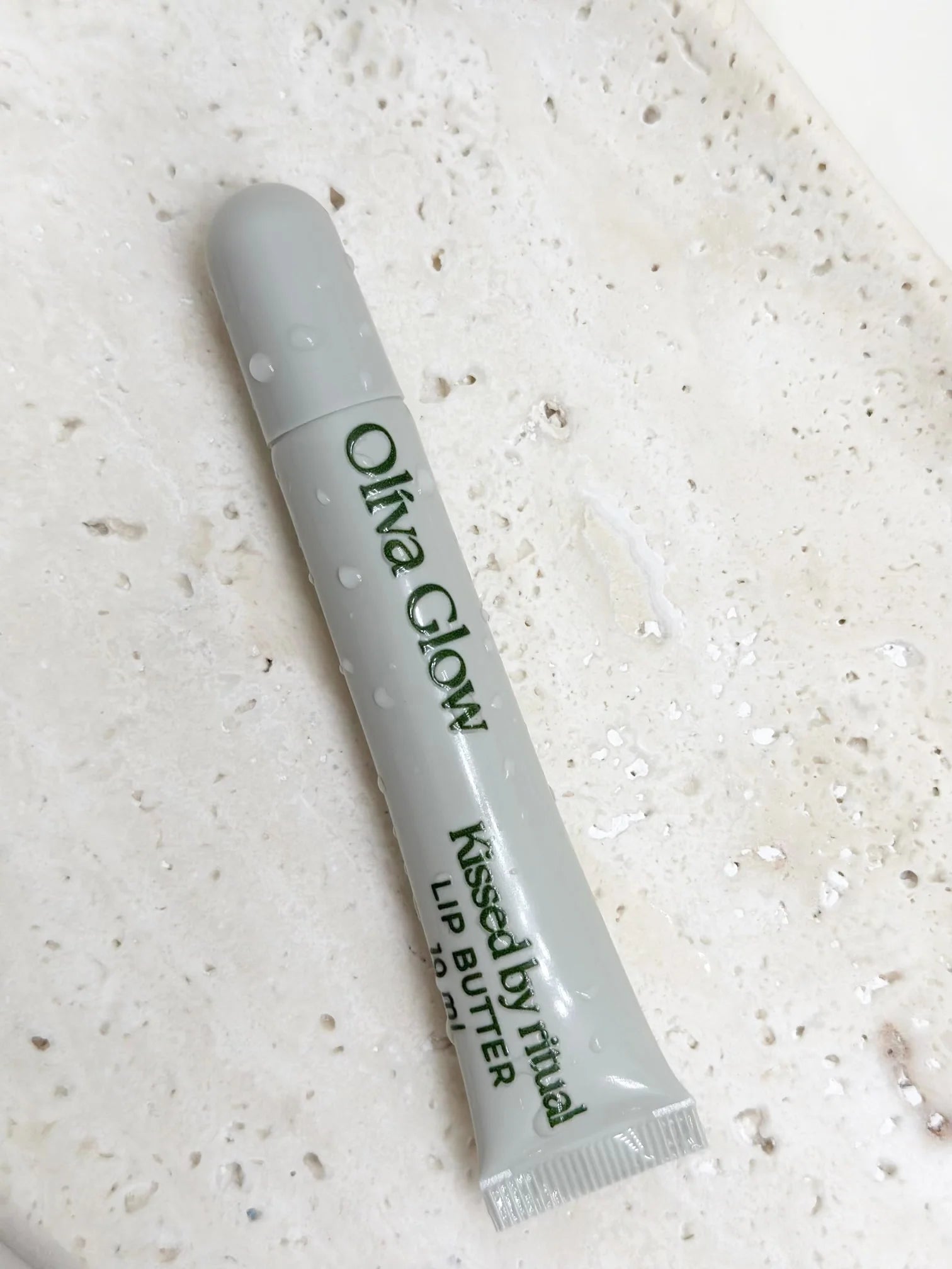 Olíva Glow Lip Butter providing deep hydration, cooling peppermint finish, and glossy nourishment.