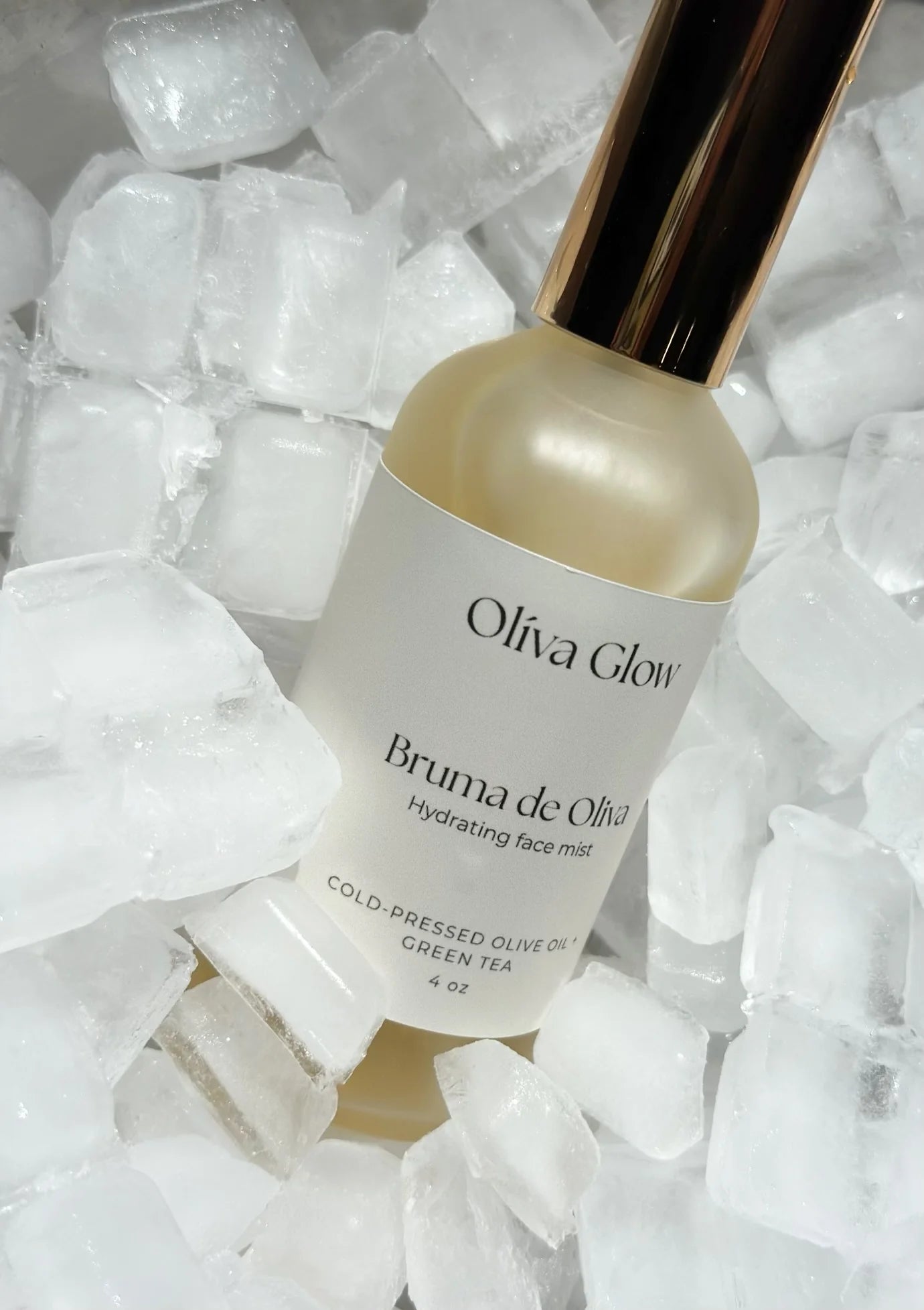 Olíva Glow Bruma de Oliva face mist with olive and green tea extract for hydrated, radiant skin.