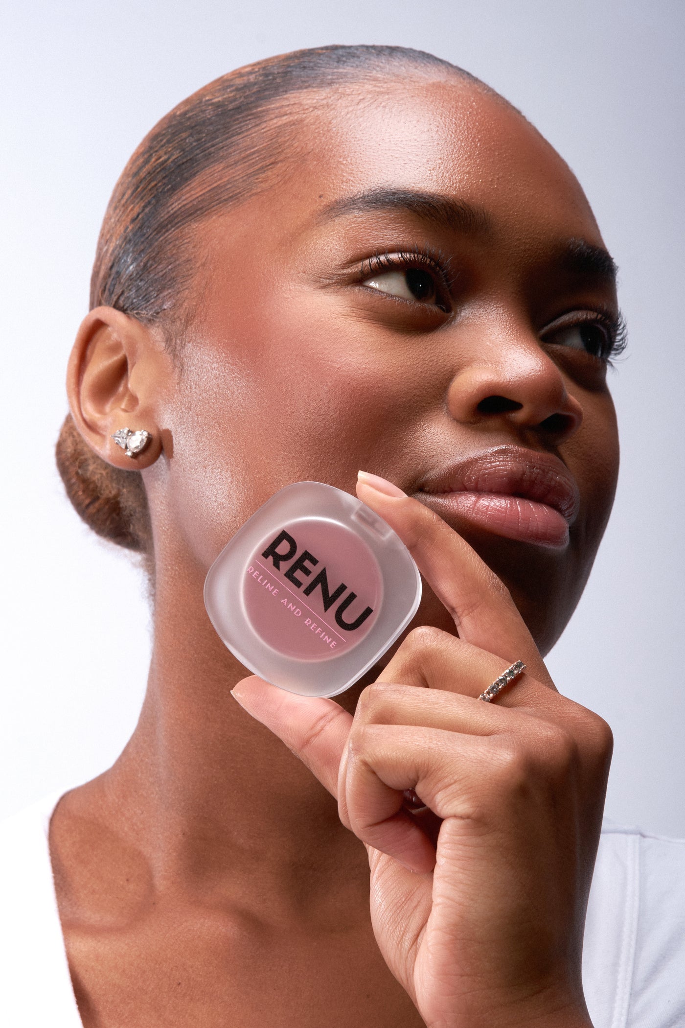 Renu Berry Juicy Powder Blush – vibrant berry pink blush for a radiant, long-lasting glow