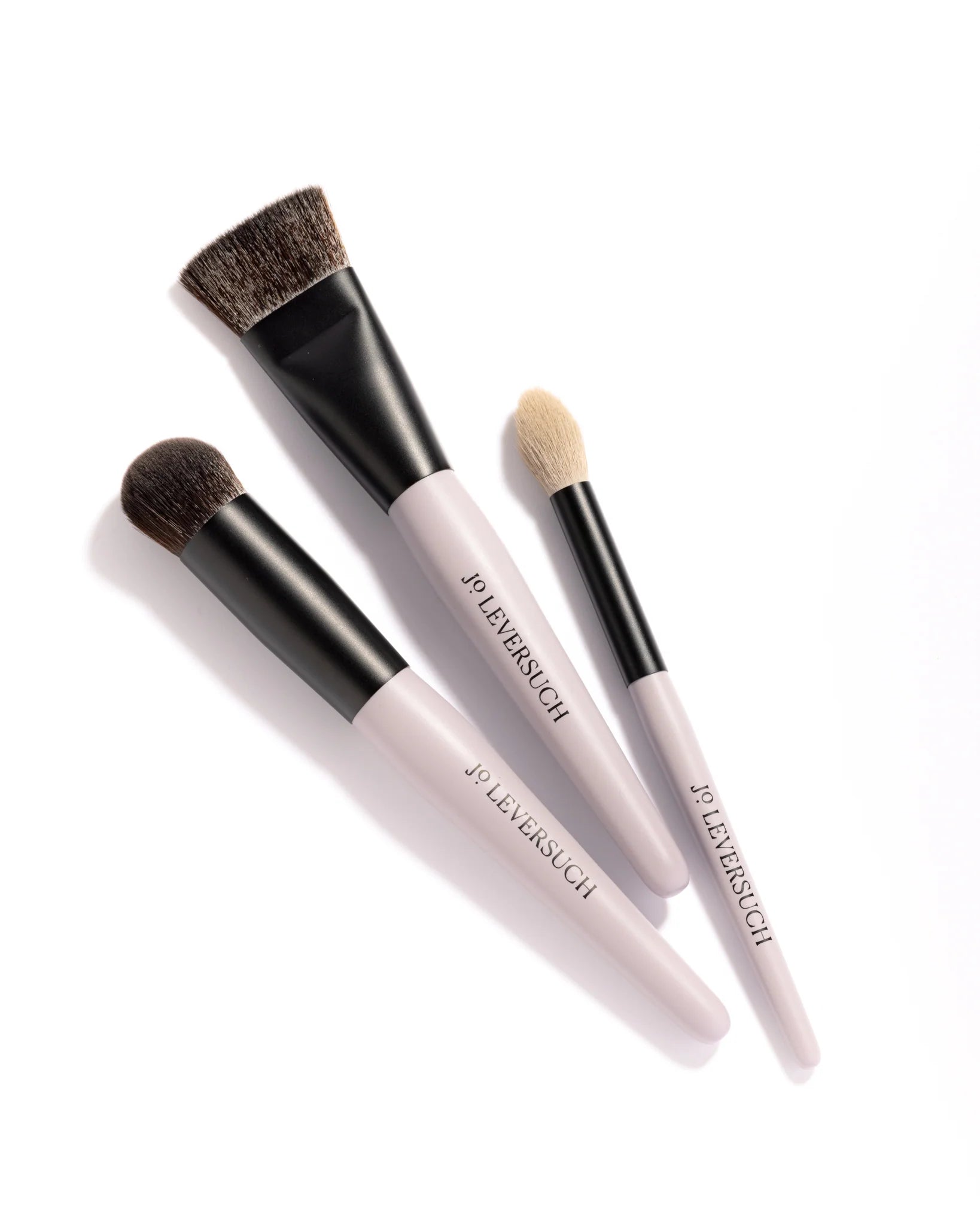 Jo Leversuch Angled Brush – vegan contour and foundation brush for precise sculpting and blending
