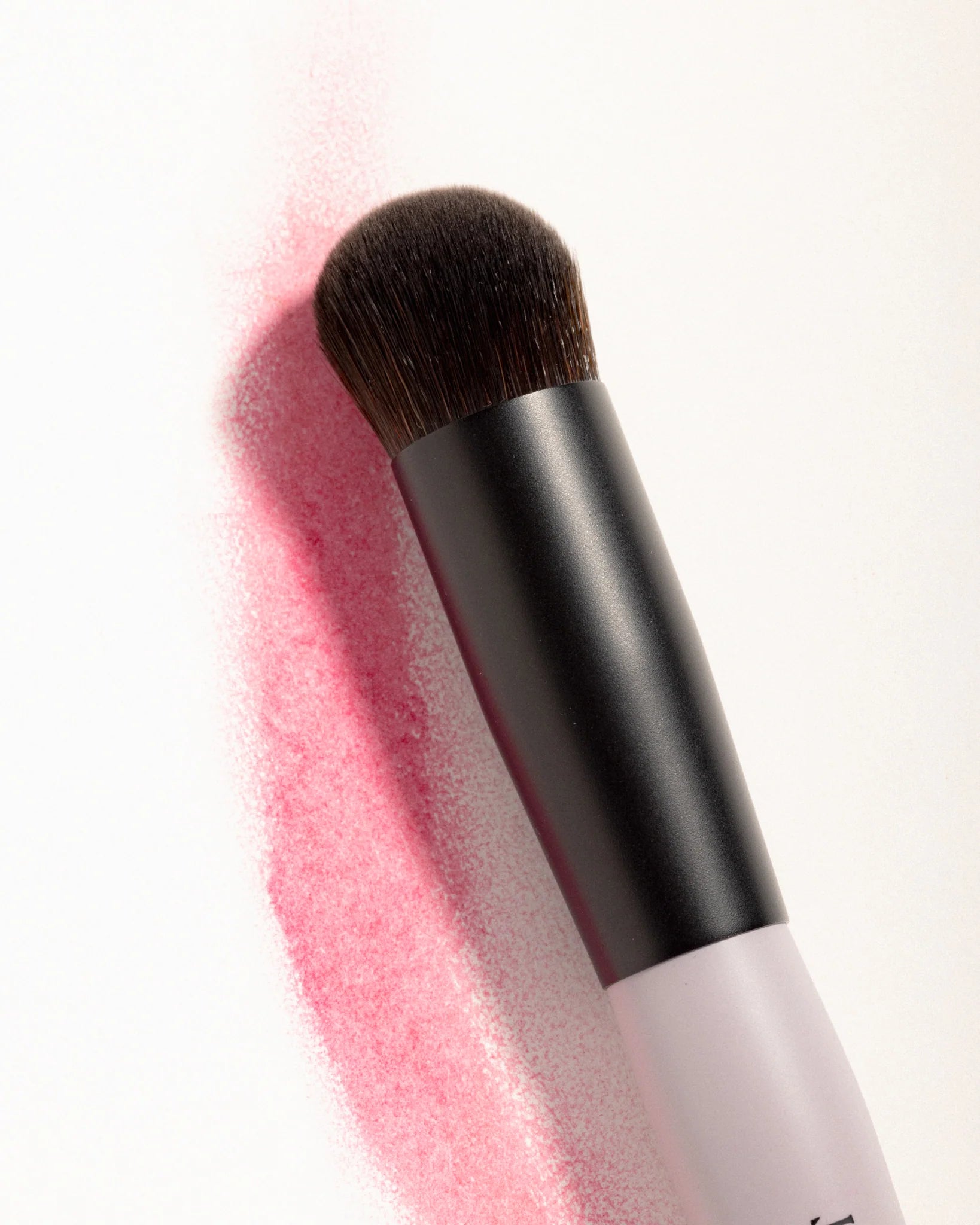 Jo Leversuch Dense Foundation Brush – vegan makeup brush for cream foundation and blush